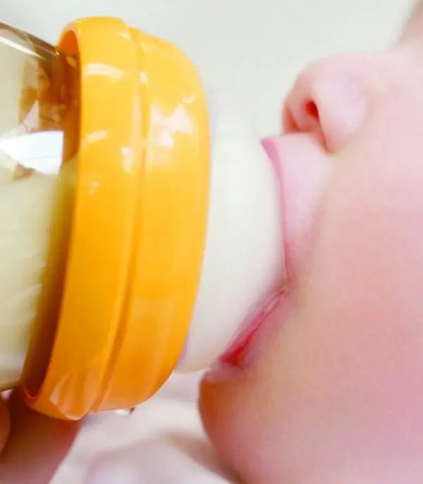 61AsZISF3mL._SL1280_.jpg Pigeon Breast Milk Bottle Light Green 240ml - الصورة 5