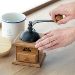 Kalita Hand Grinding Coffee Mill - الصورة 4